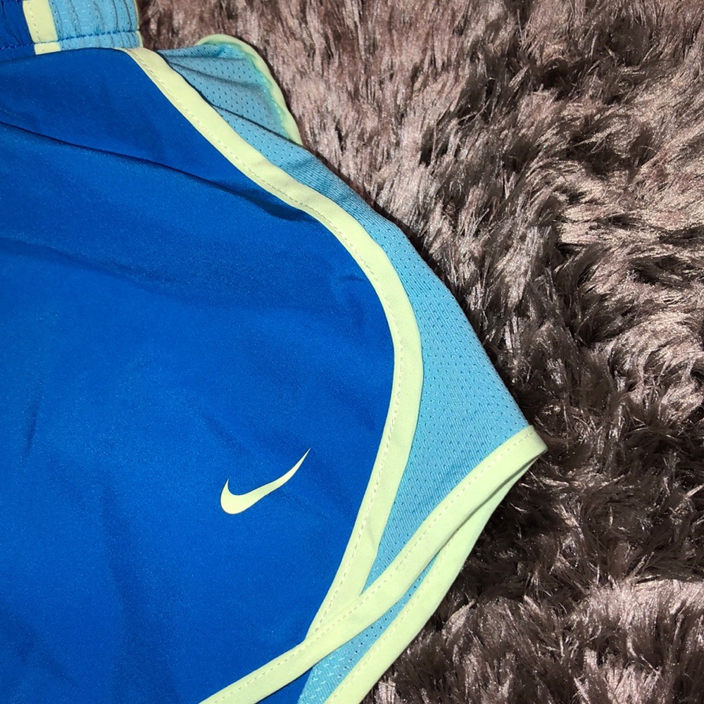 Nike Girls’ Dri-FIT Tempo Running Shorts - Picture 3 of 4